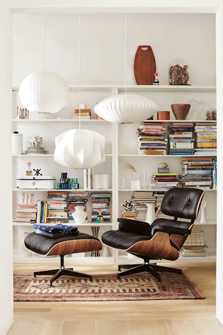 Krėslas ir pakojis,  EAMES LOUNGE