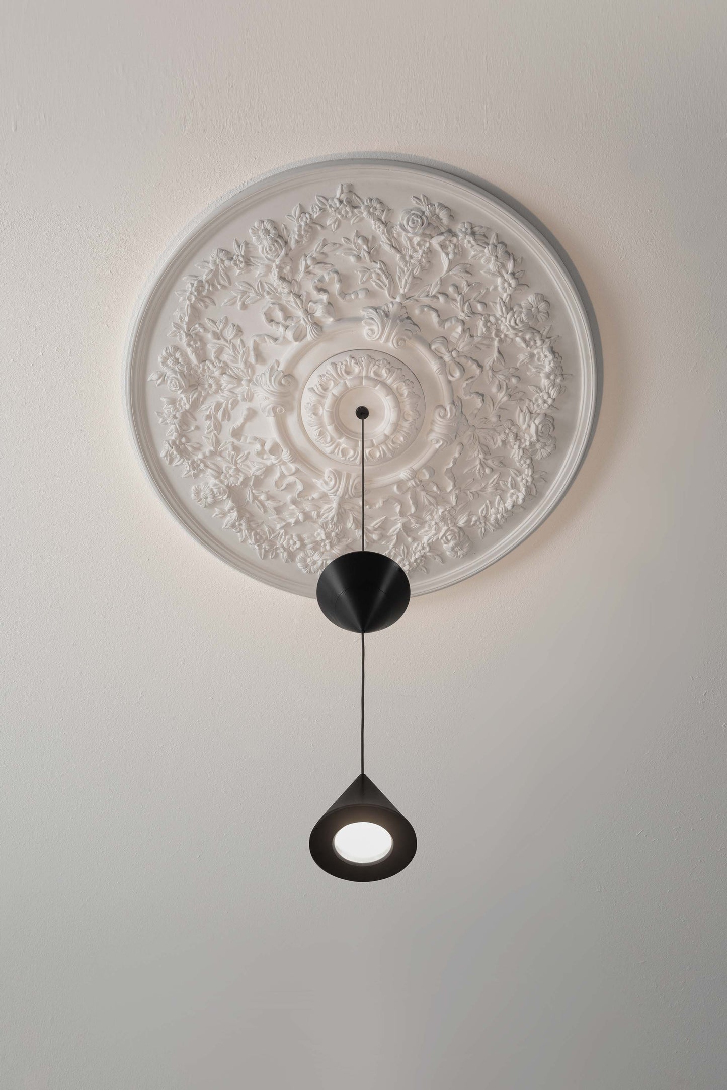 Pakabinamas šviestuvas KARMAN ITALIA, Moonbloom