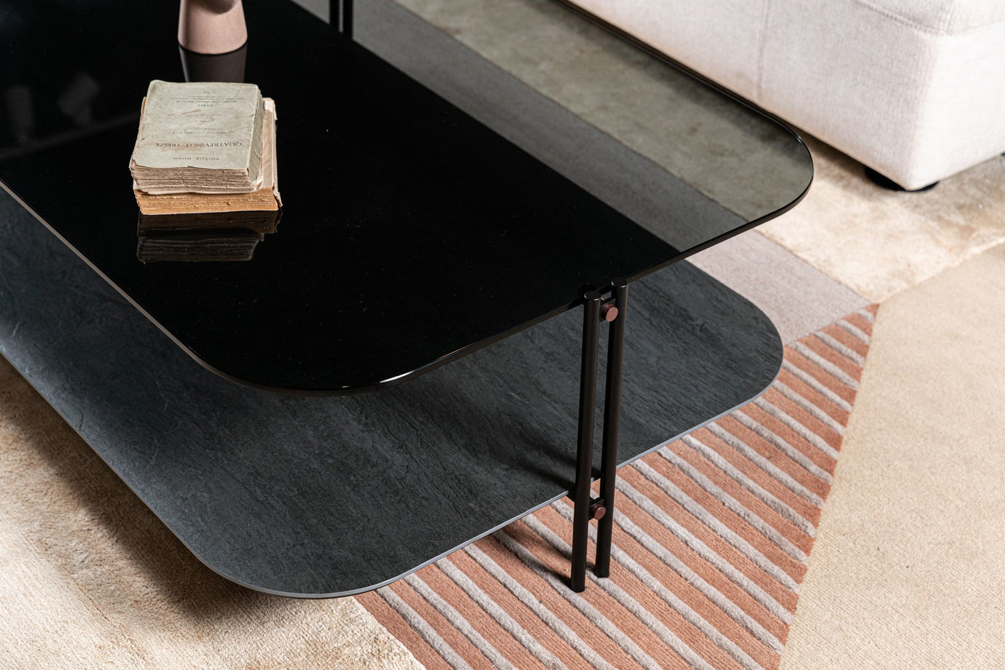 Coffee table CATTELAN, Billy Keramik